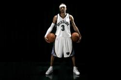 开云体育APP下载-赛道与绿茵的狂想曲，当特奥在F1街道赛接管比赛，AC米兰生死战取胜皇家社会