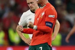 开云在线直播-包含葡萄牙边锋速度致命助球队轻取胜利的词条