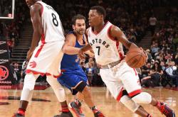 开云体育-尼克斯碾压新疆队，德罗赞扛起全队的简单介绍