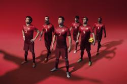 开云体育直播-当战火与绿茵场交织，伊朗踏平乌克兰的隐喻与佩德里的德甲争冠时刻