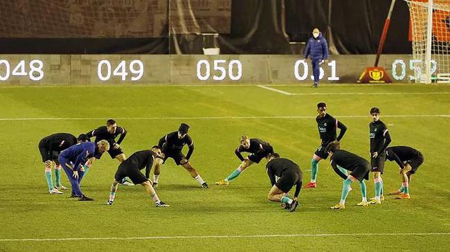 包含荷兰绝杀中国，德容关键制胜的词条