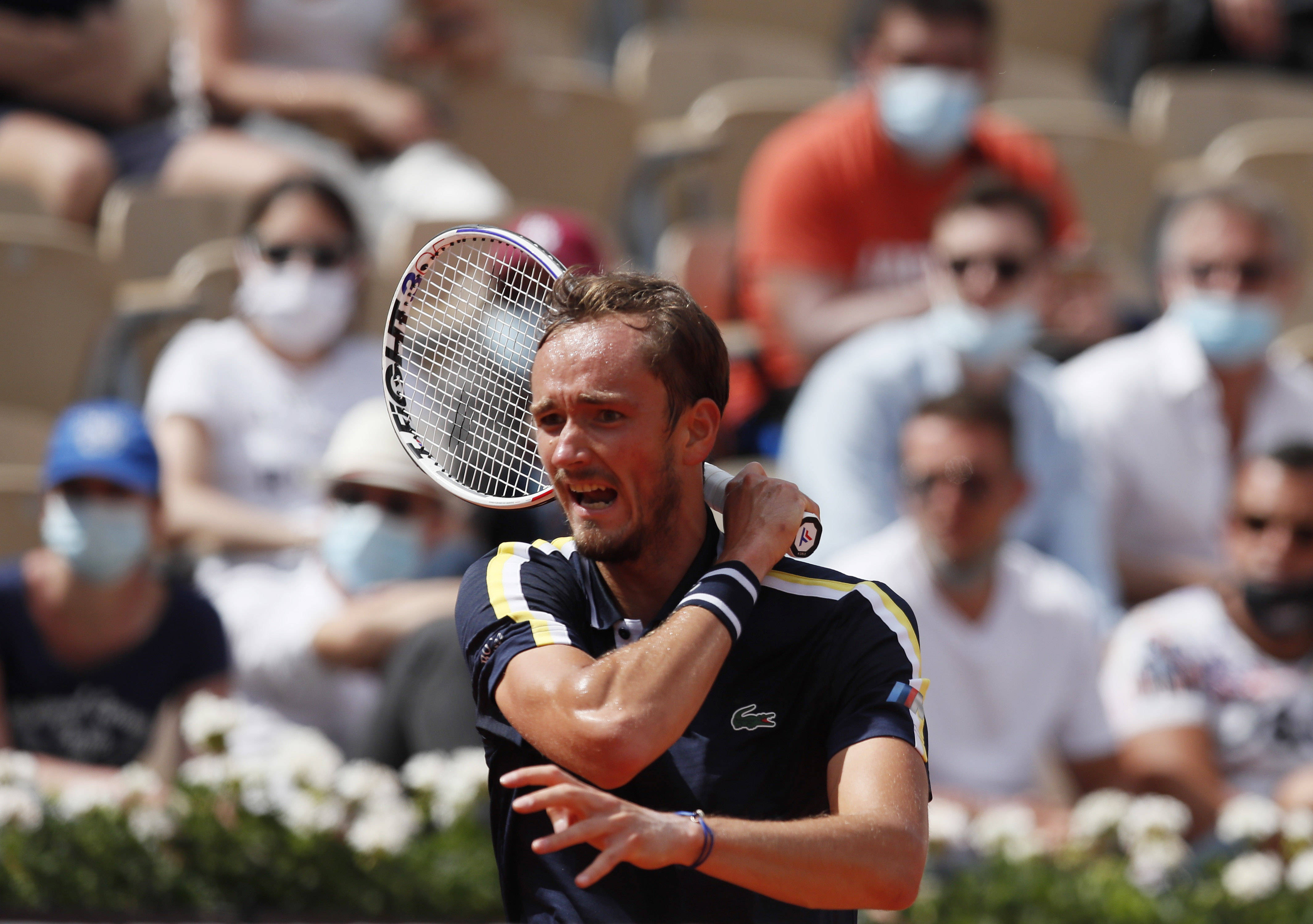 关于日本网球队横扫美国网球队,梅德韦杰夫制霸全场的信息 关于日本网球队横扫美国网球队,梅德韦杰夫制霸全场的信息