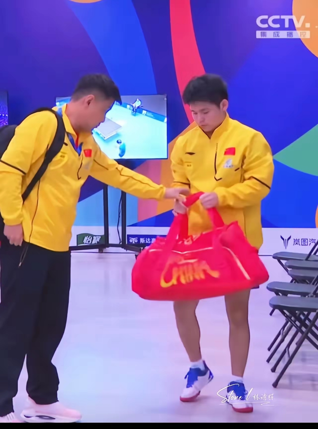 法国乒乓球队险胜中国乒乓球队，王皓送出助攻的简单介绍