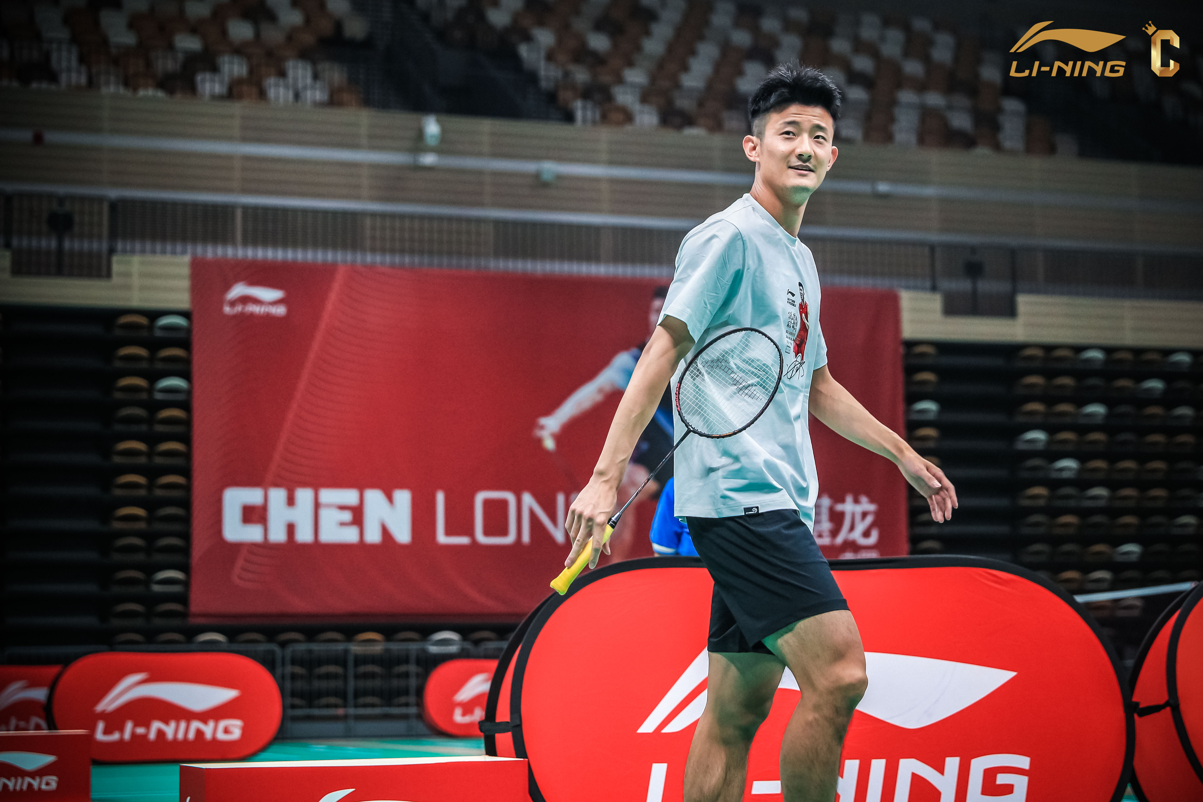 日本羽毛球队轻取印尼羽毛球队，谌龙送出助攻