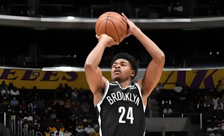 篮网鏖战青岛队，西亚卡姆扛起全队