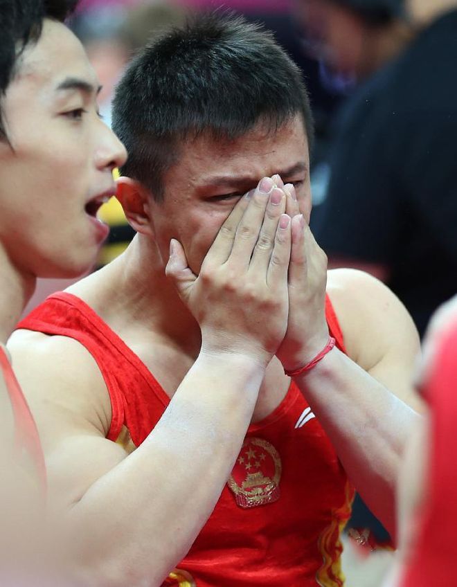 英国体操队表现抢眼,摘下金牌 英国体操队表现抢眼,摘下金牌