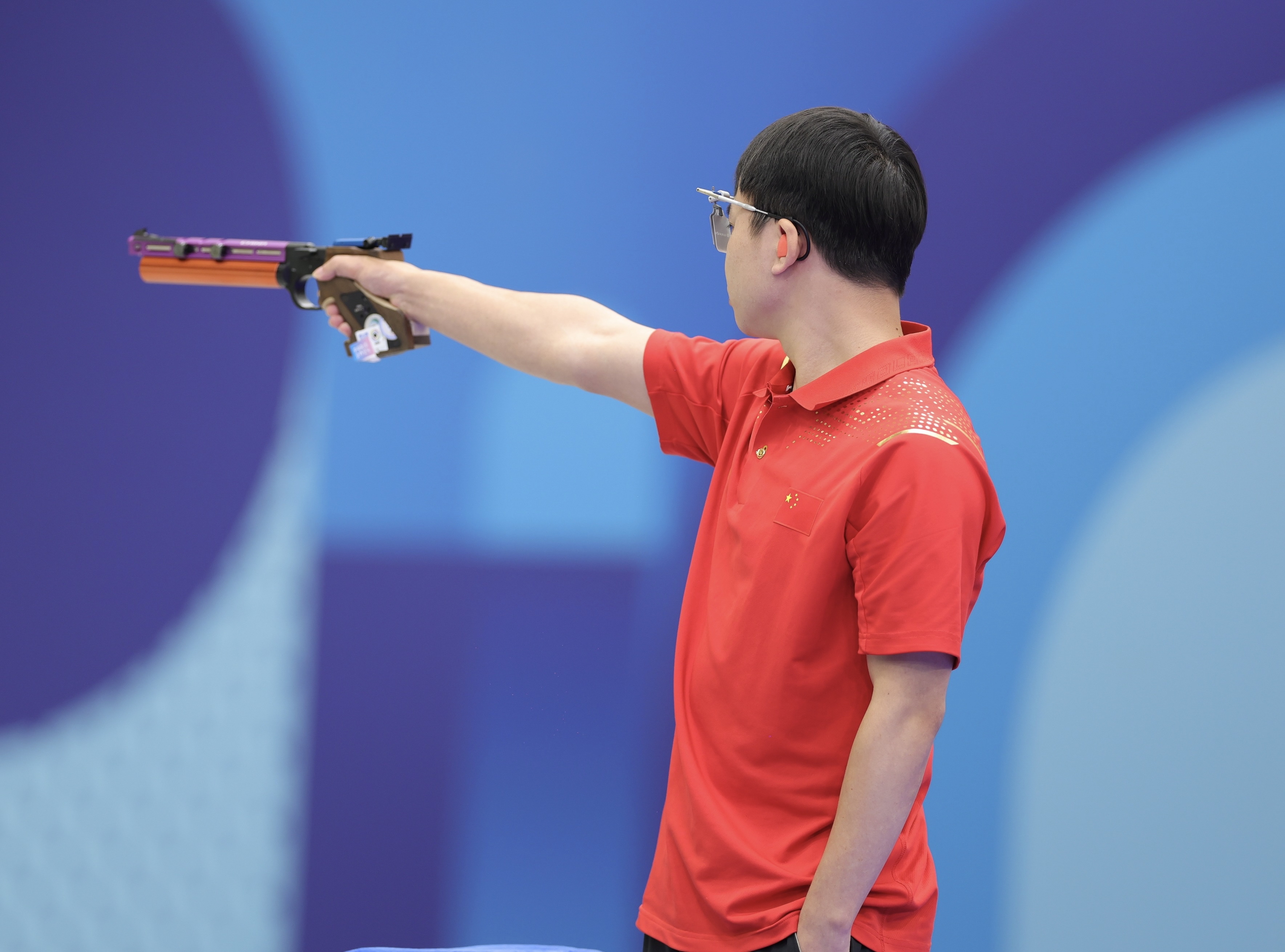 新星登场！意大利选手夺得射击比赛金牌