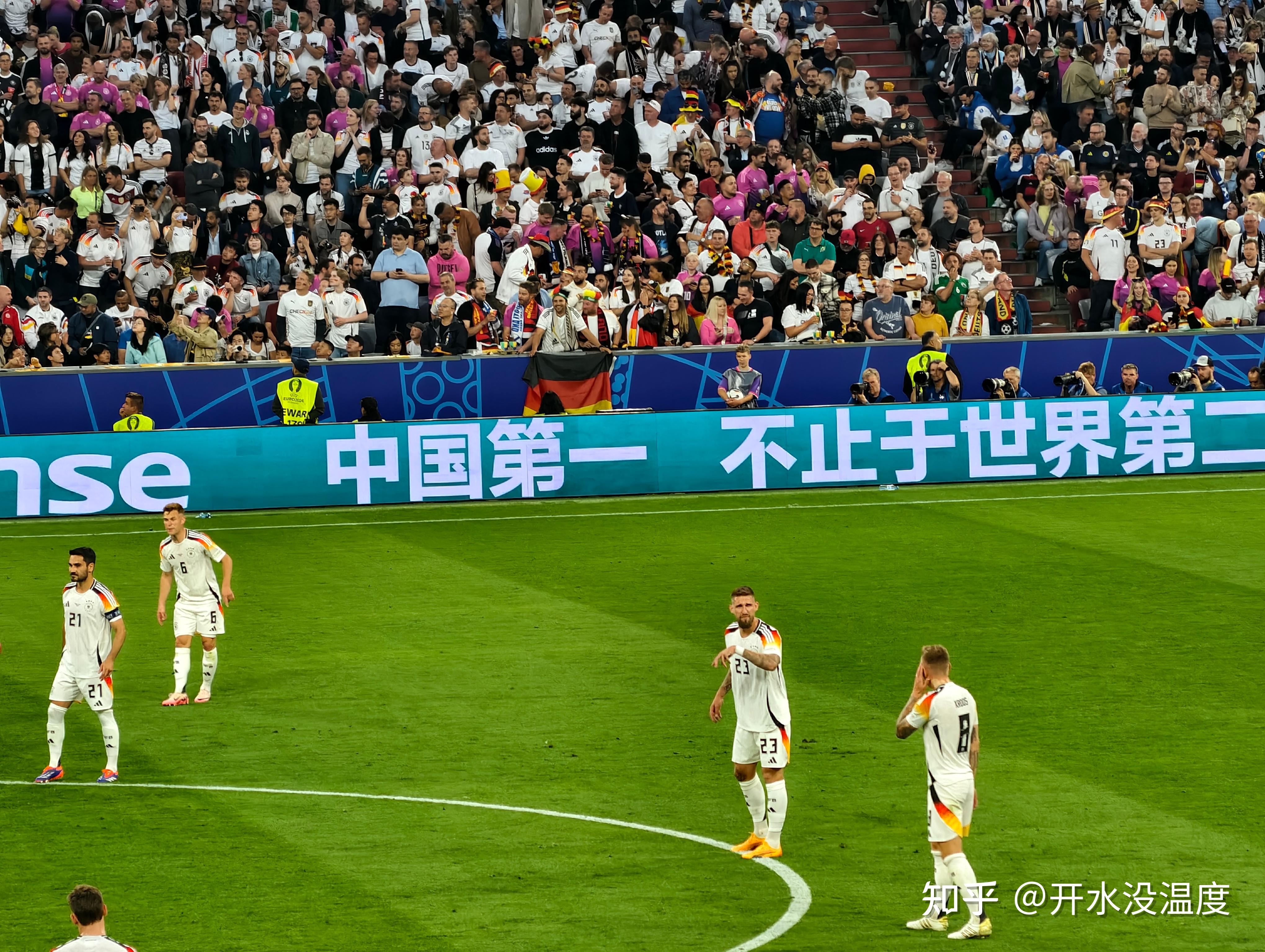 关于德国战胜冰岛，提前晋级欧预赛的信息