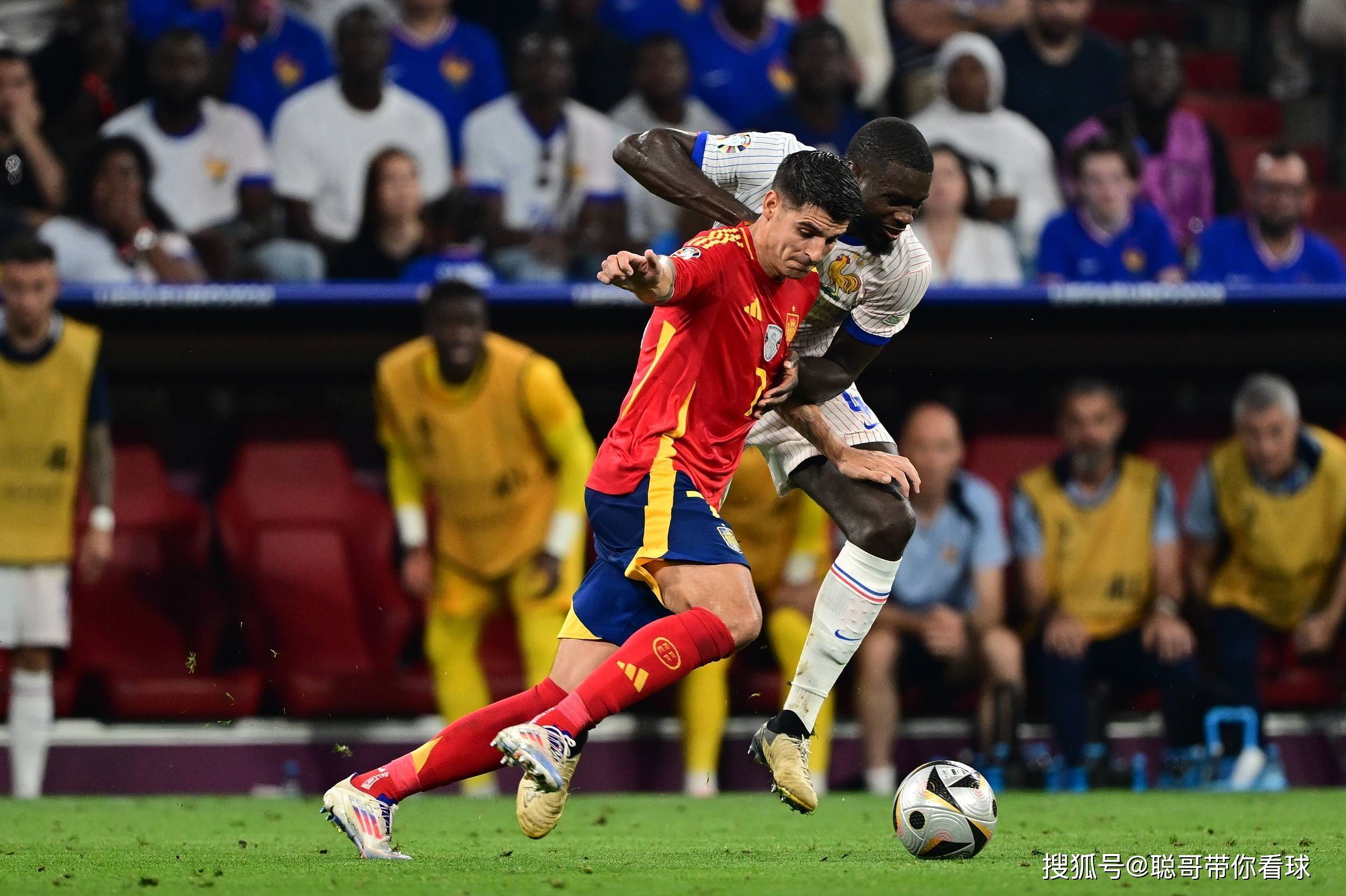 包含欧国联比赛预演现场：球队斗志高涨步步进攻的词条