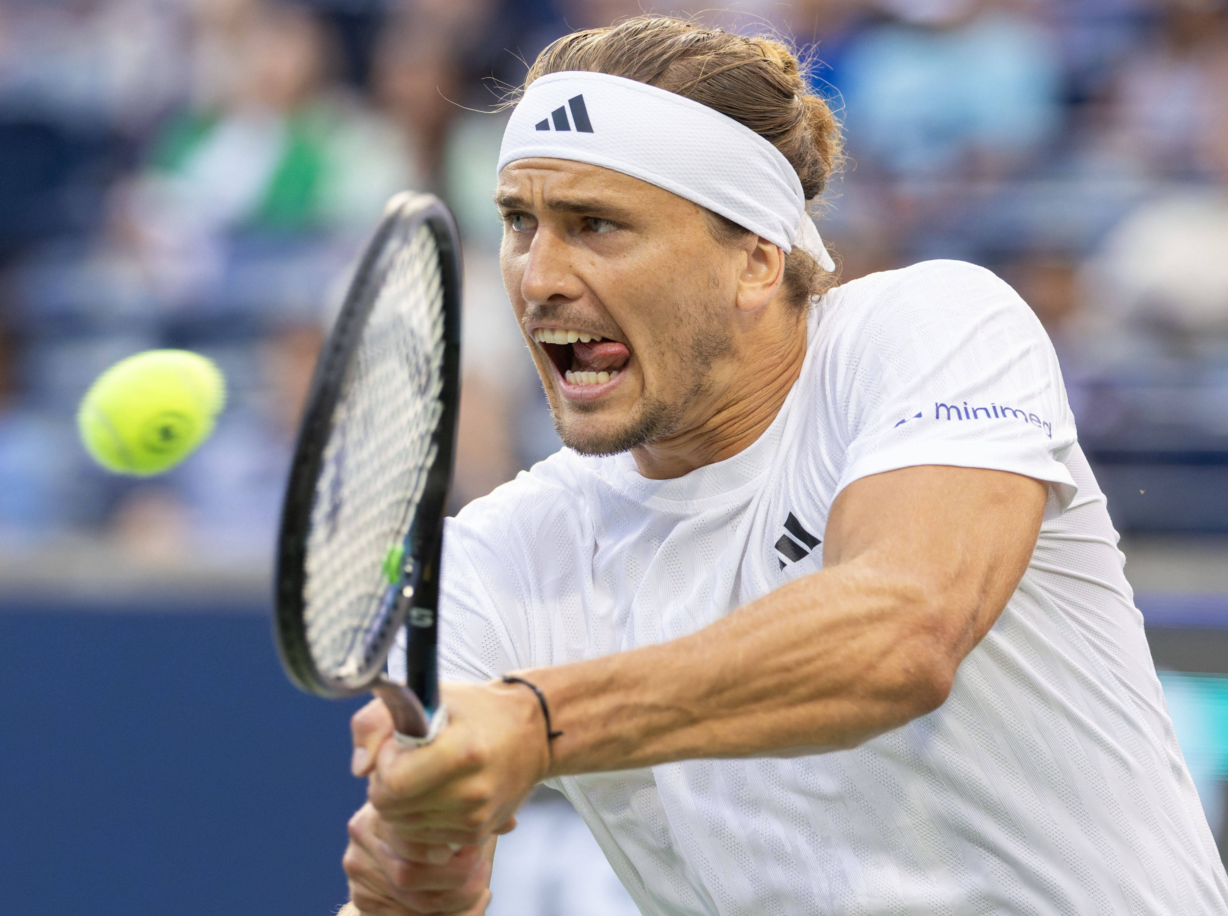 包含德国网球队血洗意大利网球队，兹维列夫惊艳世界的词条