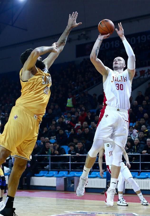 关于土耳其男篮绝杀76人，麦科勒姆统治全场的信息