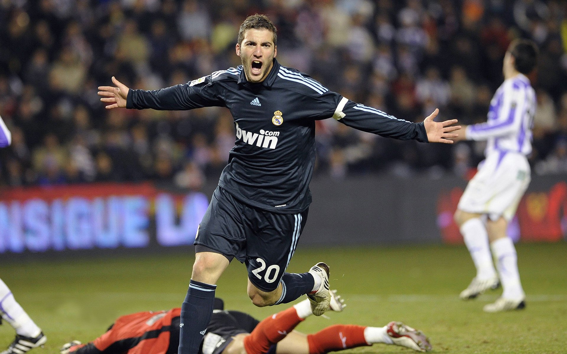 英超争冠焦点战，北京队末节带走太阳